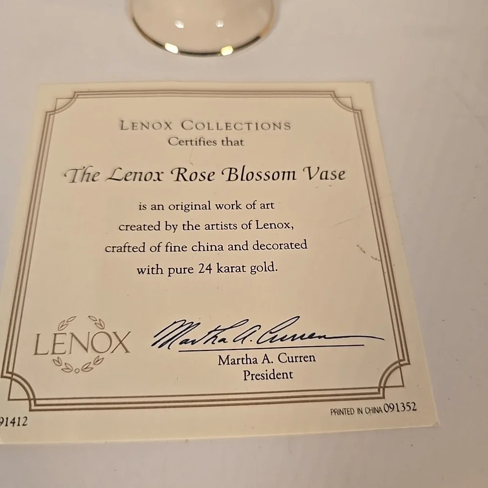 Lenox Ivory Embossed Rose Porcelain Vase with Gold Trim 6